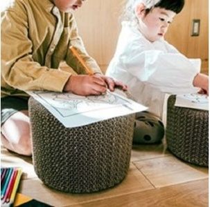 完成品「Corncob Stool」　強化ダンボールを特殊な構造*で組んでいるため、軽くて強い。*特許出願済み