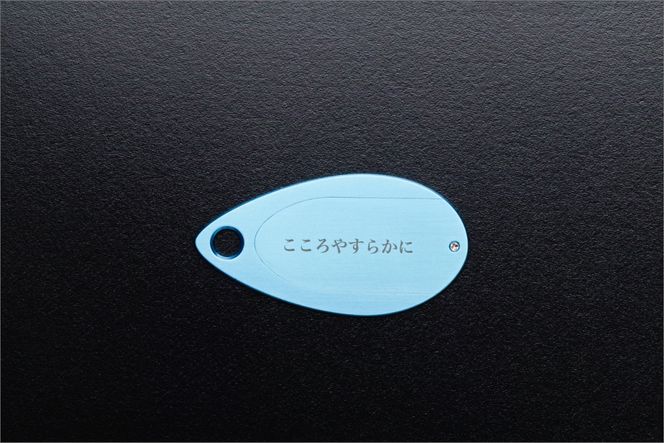 遺灰入れカード型ケース　結心華　しずくタイプ　アルミ製　色：ブルー（カラーアルマイト）
