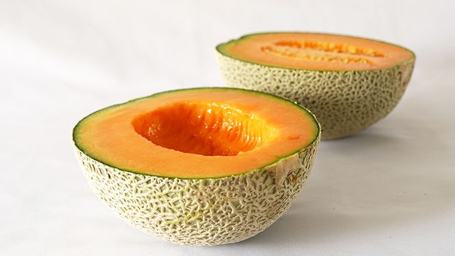 筑波レッドメロン 1箱 3玉 ～ 4玉 入り（ 約 5kg ～ 6kg ）【2026年6月上旬以降発送】 赤肉　数量限定 メロン レッド  赤肉 甘い 期間限定 産地直送 果物 フルーツ [BU002ya]