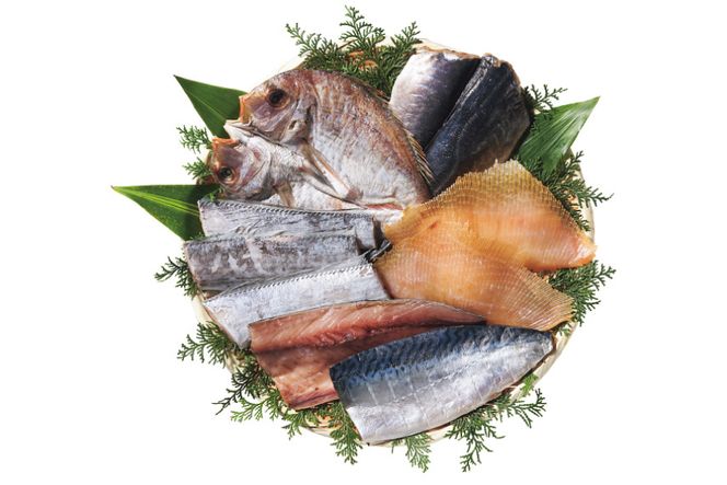 日本贈りめし×凍眠市場 三陸産干物 5種セット 計900g（さば 300g アジ 150g タイ 150g タチウオ 200g エイヒレ 100g） [シャディ 宮城県 気仙沼市 20564031] 干物 サバ 鯖 鯵 あじ 鯛 たい えいひれ 太刀魚 たちうお 魚 魚介 冷凍 