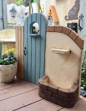 ＜Moon Rabbit＞入口みたいな可愛いドアの塀≪エクステリア ガーデニング 屋外 ガーデンファニチャー≫