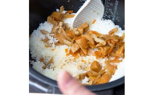 牛すじ食べ比べセット３種類と鶏めしの素/各2個合計8個のセット　一人暮らし 冷凍 レトルト 電子レンジ 湯せん 詰め合わせ 長期保存 備蓄 和食 牛すじ 鶏めし おかず 時短 贈り物