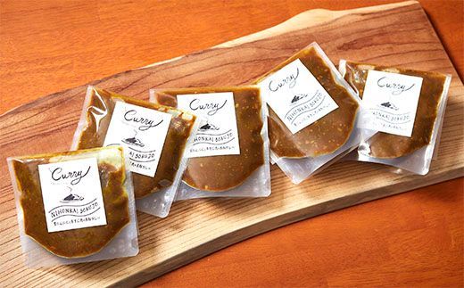 日本海牧場の黒にんにくと牛すじ肉の米粉カレー　5袋（1袋　180ｇ）　NH00006