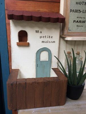 ＜Moon Rabbit＞赤い屋根のお家プランター ｜ 雑貨 庭 ガーデニング 屋外 オブジ 鉢 インテリア