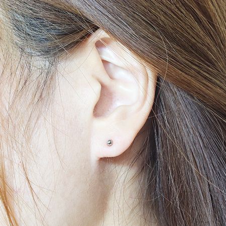 プラチナ 丸玉3mm ピアス ！オシャレ - ピアス