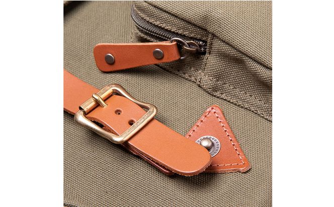 「琉球帆布」スクエアリュック / ディープグリーン - 帆布 布 バッグ 鞄 かばん ユニセックス 手づくり ハンドメイド 馴染みやすい 人気 シンプル おしゃれ 使うほど 馴染む 牛革 定番 琉球帆布 伝統技術 沖縄県 八重瀬町【価格改定】