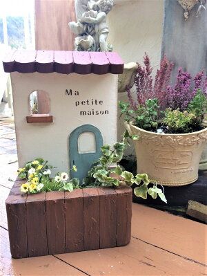 Moon Rabbit>赤い屋根のお家プランター | 雑貨 庭 Moon Rabbit>赤い屋根のお家プランター | 雑貨 庭