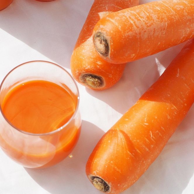 （予約受付） ＜フジテレビ『どっちのふるさと？』で紹介されました！＞無添加　体に優しい極上フルーティーマドンナキャロットジュース　720ml×6本 野菜ジュース ストレート 冬人参 レモン果汁 100% 砂糖不使用 無塩 お見舞い にんじん ニンジンにんじん ニンジン 国産 碧南市 健康 甘い 特産 H105-156