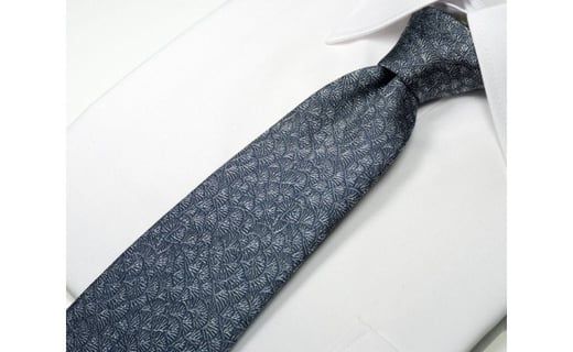 郡内織物「富士桜工房」シルクネクタイ 真柏 銀鼠 FAA1012