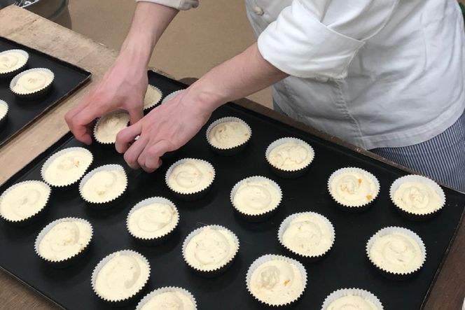 【和菓子職人が作る】気仙沼マドレーヌ 2種10個 [菓匠 紅梅 宮城県 気仙沼市 20563591] 菓子 お菓子 おやつ マドレーヌ ゆず 小分け 常温