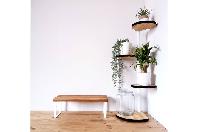 【角にも置ける】しずくのスタンドシェルフ 3段タイプ ホワイト(天然木/完成品) [新星金属製作所 大阪府 守口市 20940891] インテリア 家具 花台 飾り棚 回転型シェルフ 雑貨 スタンド 棚 収納