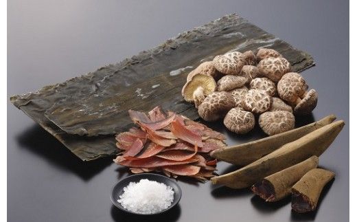 厳選素材 白だし 600ml × 4本 七福醸造 有機JAS白醤油認定工場 特選 料亭 毎日使える レシピ冊子付き ロングセラー 煮物 麺類 炒めもの 揚げ物 だし 時短 料理 万能調味料 こだわり 香り 和食 愛知県 碧南市 お取り寄せ 送料無料 H001-088