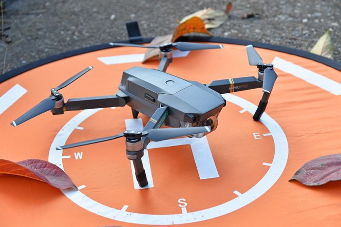 ドローン空撮でご実家を撮影・プリント【A4サイズ 額付き】（京都府亀岡市内撮影限定）※要事前確認《空撮 実家 風景 思い出 プレゼント 故郷 田舎》◇ ※着日指定不可