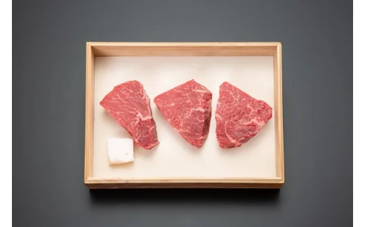 【厳選！山形牛Ａ5ランク】モモステーキ300ｇ（100g×3枚）