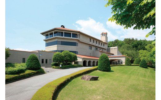 甲斐ヒルズカントリー倶楽部　平日4名セルフプレー招待券　AK-1