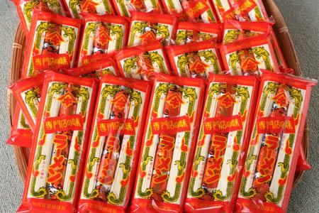 発売50年 昔ながらの味『神埼即席ラーメン 20袋入』 【ご当地ラーメン 豚骨ラーメン とんこつラーメン 袋麺 乾麺】(H014147)