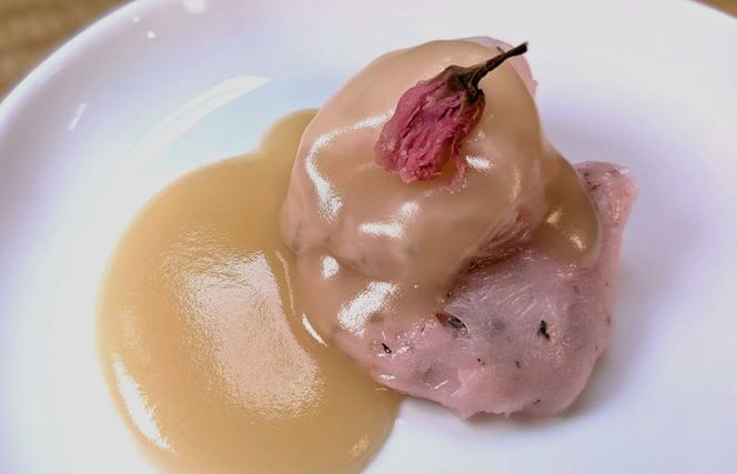 020C331 【2026年2月中旬以降発送】老舗餅屋が作る桜のお餅と桜花塩漬付12個＆白餡200g×3個セット【香料不使用】