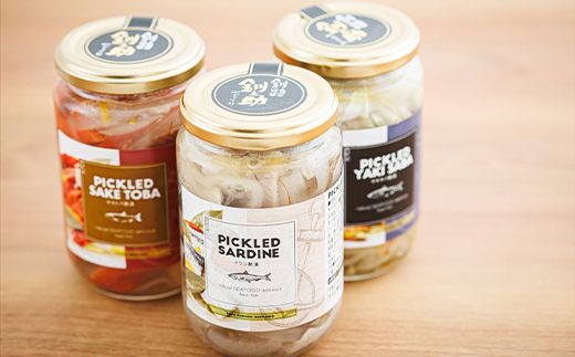 3種類の 魚の 酢漬け 340g×1コ 計3コ | ピクルス風のお酢に漬け込む 釧之助の ピクルド イワシの 酢漬け ピクルドサーディン 鰯 酢漬 焼サバの ピクルドヤキサバ さけ サケ シャケ 釧之助本店でも 大人気の 酢漬 冷凍 調理済み 一人暮らし セット おかず 魚介類 海鮮 絶品 人気 笹谷商店 直営 釧之助本店 高級 北海道 釧路町 釧路超 特産品 121-1920-117