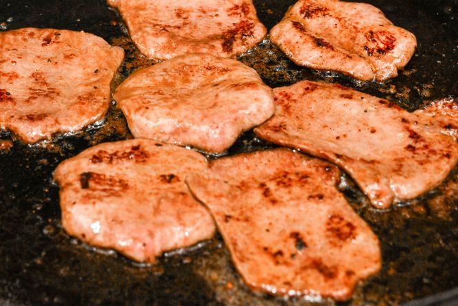 牛タン ミートよねくらの味付牛タン ねぎ塩味 500g [気仙沼市物産振興協会 宮城県 気仙沼市 20565285] 肉 精肉 焼肉 牛たん タン 薄切り スライス 冷凍 アウトドア BBQ 簡単 味付き 塩 タン塩 たん塩 たん