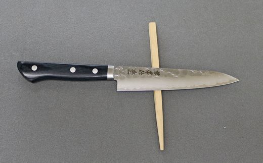 H24-28 兼常作 鎚目VG-1 黒合板柄 ペティナイフ 135mm ～よく切れる ステンレス 職人業 職人魂 関の刃物 海外でも人気 KC-944～