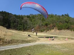 パラグライダー体験入学2名様≪秋 おでかけ レジャー 体験 アクティビティ≫