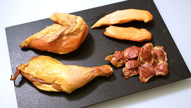 【 お歳暮 熨斗付き 】 ～ 匠のハム工房 ～ 燻製職人 ！ 風實 スモークチキン 食べ比べ セット ！ ギフト 贈答 詰め合わせ セット 冷凍 鶏肉 鶏 もも むね肉 ささみ 砂肝 かざみ [AJ011ci]