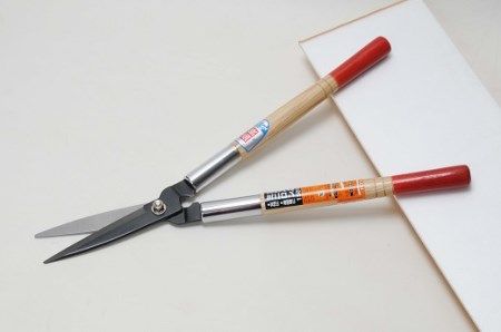 女性や年配の方もらくらく、小型軽量刈込鋏「ミニロン」（No.0105）と万能鋏のセット