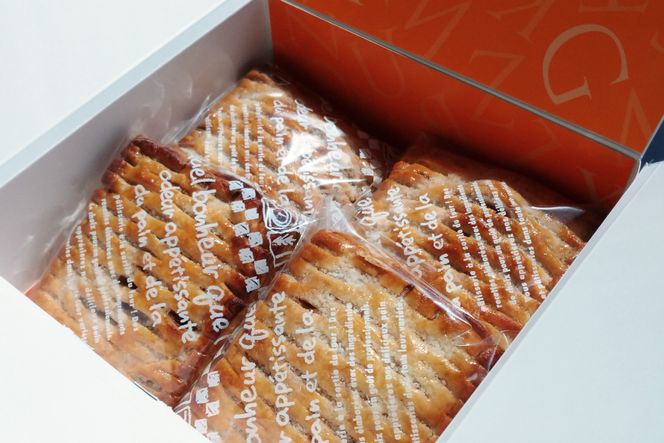 鉄板！酪農王国のアップルパイ 大きな3号サイズ(4個入) （ おいしいりんごを厳選し、林檎の凝縮された味わいに仕立てたスイーツです）