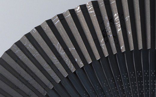 【L-578】鈴木扇子店 鳥獣戯画うるし画黒地（親黒染骨）7.5寸(約22.5cm) ［高島屋選定品］