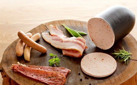 手造りハム工房シュヴァインハイムのギフトセット 金賞受賞 ドイツ仕込み ソーセイジ ソーセージ ウインナー 人気 詰め合わせ 食べ比べ 肉 加工肉 粗挽き チョリソー ロースハム ベーコン 豚肩ロース ジャーキー キャンプ BBQ ギフト おすすめ 贈り物 H003-038