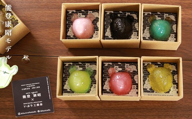 白老 熊マスクピンバッヂ 2個セット＜木彫工芸家 山田祐治・能登康昭 各デザイン1点ずつ＞ BG03 