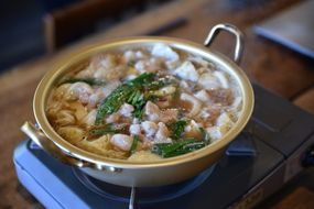 ※炭火焼肉たつみや特製　和牛もつ鍋セット（２～３人前用）(チルド発送・到着より3日以内にお召し上がりください)