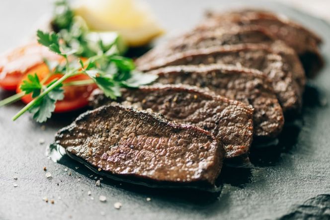 【初心者でも安心】 鹿モモ肉 200g＆鹿ソーセージ 300gのジビエセット [日添 熊本県 五木村 51120302] 鹿肉 シカ肉 しか肉 ジビエ セット ジビエセット モモ肉 もも肉 ソーセージ 鹿ソーセージ 熊本県 五木村 特産