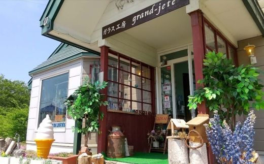 1596. チョーカー 小 ネックレス アクセサリー 湖々路 ガラス細工 湖水 木彫り ウッド 木 レディース メンズ アイヌ アイヌ紋様 ハンドメイド 手作り ペアネックレス ギフト プレゼント 贈り物 屈斜路湖 送料無料 13000円 北海道 弟子屈町