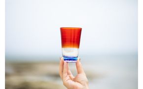 【RYUKYU GLASS WORKS 海風】残波の夕日ビアグラス（青）