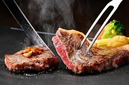 大人気！牛肉 ロースステーキ 北海道 別海牛 牛の数日本一 まち全体が広大な牧場 北海道 別海産 冷凍 400ｇ（200ｇ×2枚）