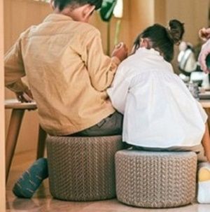 完成品「Corncob Stool」　強化ダンボールを特殊な構造*で組んでいるため、軽くて強い。*特許出願済み