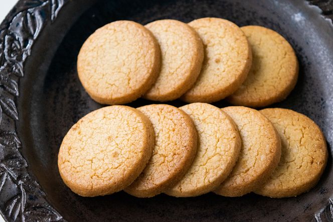 SAIKICHI BUTTER COOKIE 缶入り 32枚（2種類・各16枚） [斉吉