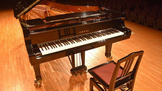 きらくやま世代ふれあいの館「ピアノオンリーワンコンサート」 ホール２時間貸し切り（ピアノ「ヤマハフルコンサートピアノCF-ⅢS」演奏券付き） [BU01-NT]