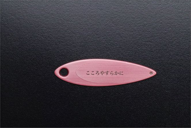 遺灰入れカード型ケース　結心華　葉っぱタイプ　アルミ製　色：ピンク（カラーアルマイト）
