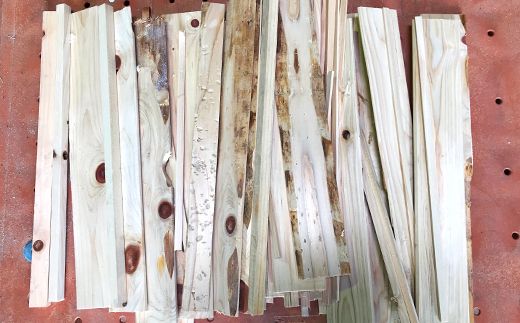 24-897．四万十のストーブ薪（ヒノキの焚き付け薪）約15kg