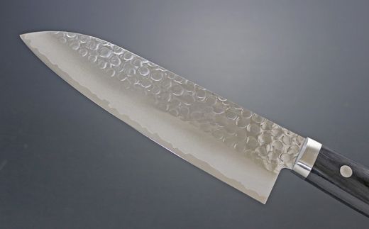 H32-22 兼常作 鎚目VG-1 黒合板柄 三徳型包丁 165mm ～よく切れる ステンレス 職人業 職人魂 関の刃物 海外でも人気 KC-943～