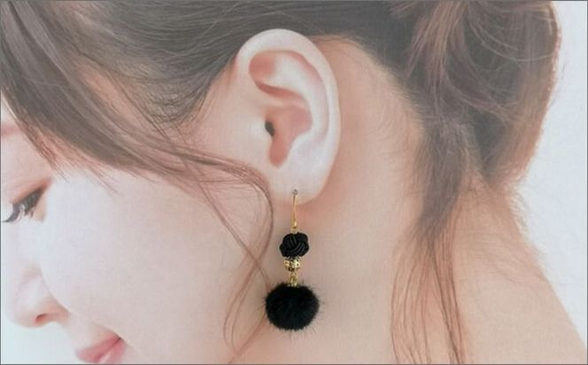 ＊黒＊　水引ピアス/玉結びとフェイクファーのピアス　AM00320