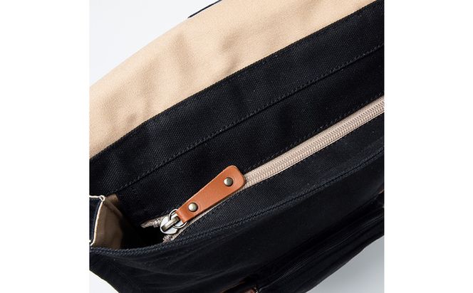 「琉球帆布」スクエアリュック / ブラック - 帆布 布 バッグ 鞄 かばん 男女兼用 手づくり ハンドメイド 合わせやすい 黒 ブラック 人気 シンプル おしゃれ 使うほど 馴染む 牛革 定番 琉球帆布 伝統技術 沖縄県 八重瀬町【価格改定】