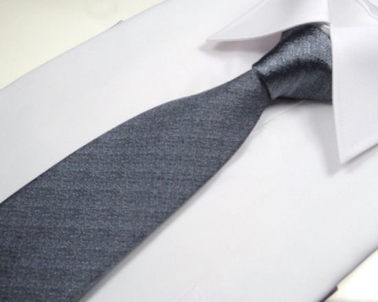 郡内織物「富士桜工房」シルクネクタイ『燻』梨地無地 銀鼠 FAA1045