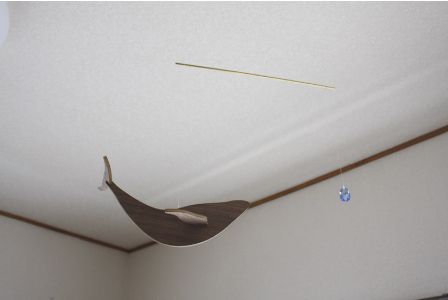 『光のモビール・クジラ』木製／アトリエ倭（やまと）