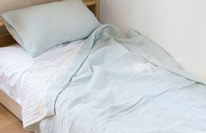 G2103 【スピード発送】sasara 4重ガーゼケット+ピローカバーセット（ミストブルー）