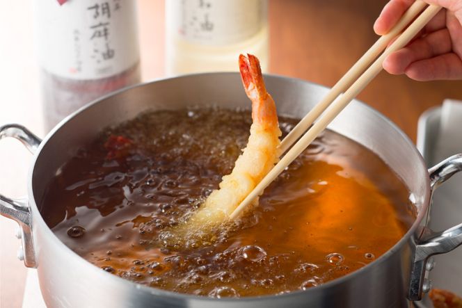 特選油 詰め合わせ 5本 セット 極上黒胡麻油 270g & えごま油 270g & KORONEIKIオリーブ油 137g & 純米油 270g & 胡麻油弥四郎 270g 計5本 / 筑前たなか油屋 / 福岡県 筑紫野市 [21760405] 油 食用油 ごま油 胡麻油 ゴマ油 米油 こめ油 コメ油 オリーブオイル 食べ比べ   画像を拡大する 次へ      寄付金額 38,000 円 以上の寄付でもらえる