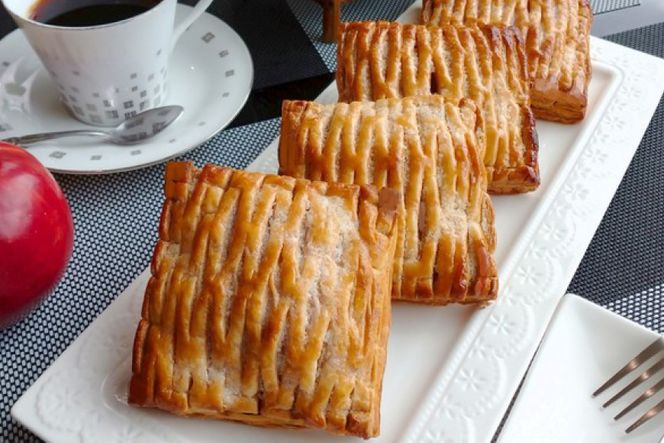 鉄板！酪農王国のアップルパイ 大きな3号サイズ(4個入) （ おいしいりんごを厳選し、林檎の凝縮された味わいに仕立てたスイーツです）