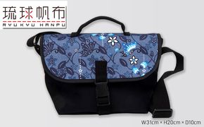 「琉球帆布」アートメッセンジャー / ふくふくシークヮーサー - 帆布 黒 ブラック 使いやすい バッグ 鞄 かばん 斜め掛け 琉球紅型 人気 紅型作家 宮城守男 おしゃれ ファッション ポイント 手づくり ハンドメイド 琉球帆布 手仕事 伝統技術 沖縄県 八重瀬町【価格改定】